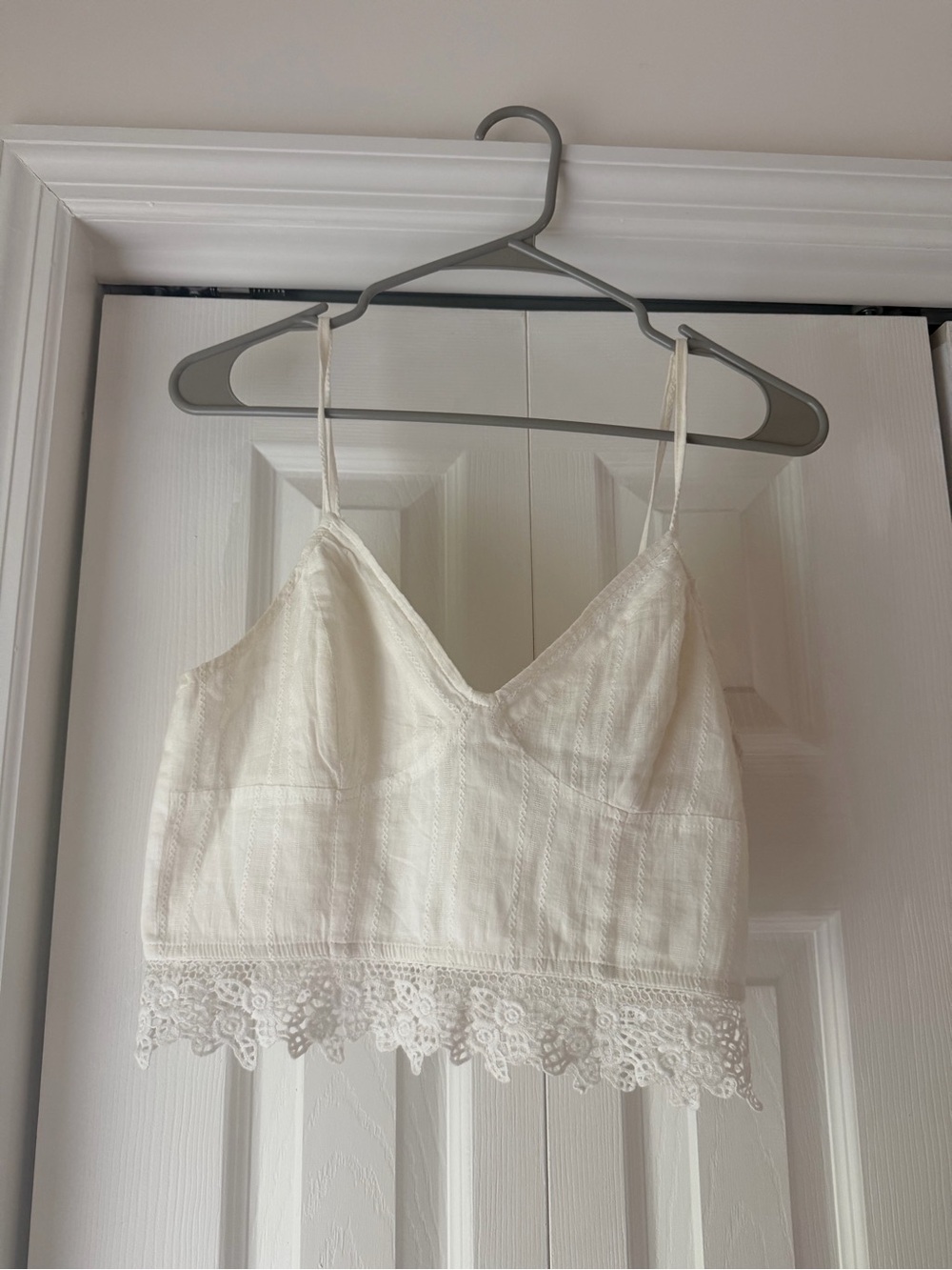 Forever 21 White Lace-Hem V-Neck Cami